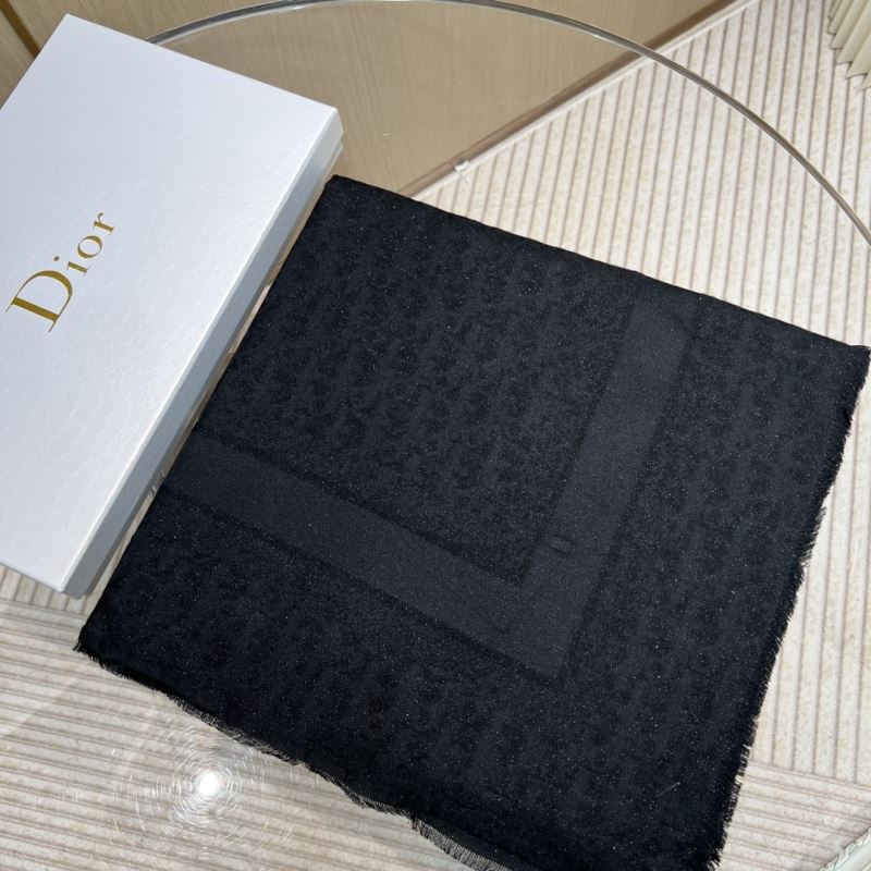 CHRISTIAN DIOR